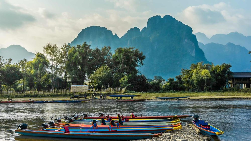 Laos fiume Mekong imbarcazioni tipiche